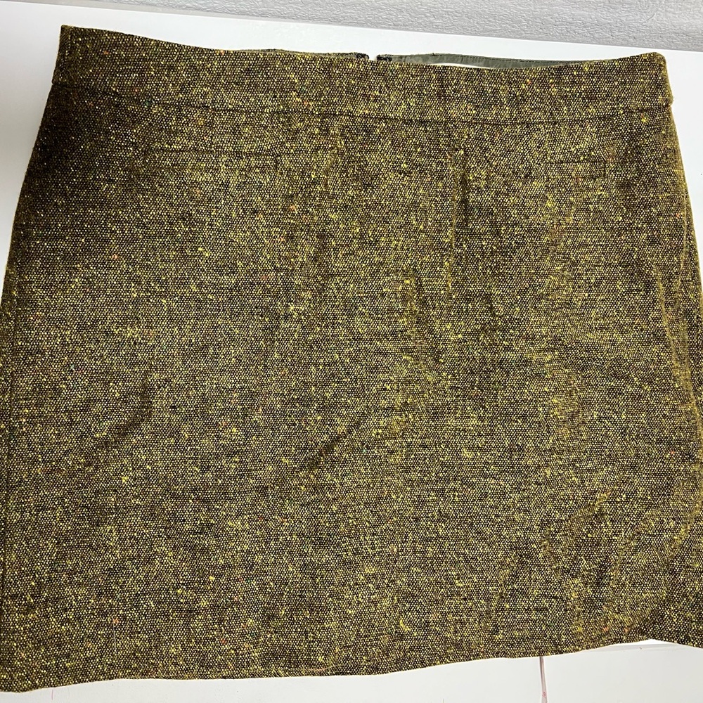 LOFT- Elegant Tweed Skirt in Olive Green